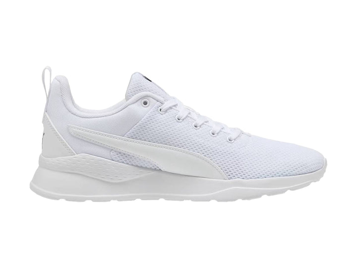 Tenis Puma Anzarun Lite en color blanco total con malla transpirable y suela blanca.