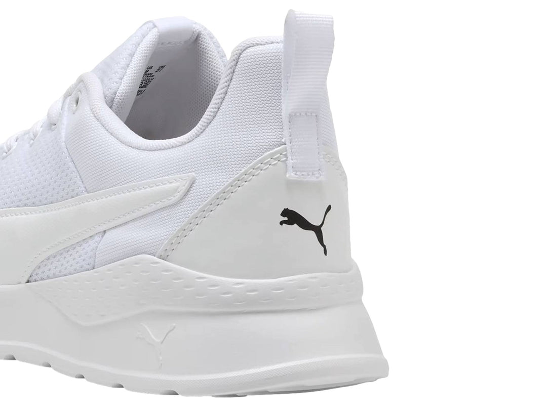Tenis Puma Anzarun Lite en color blanco total con malla transpirable y suela blanca.
