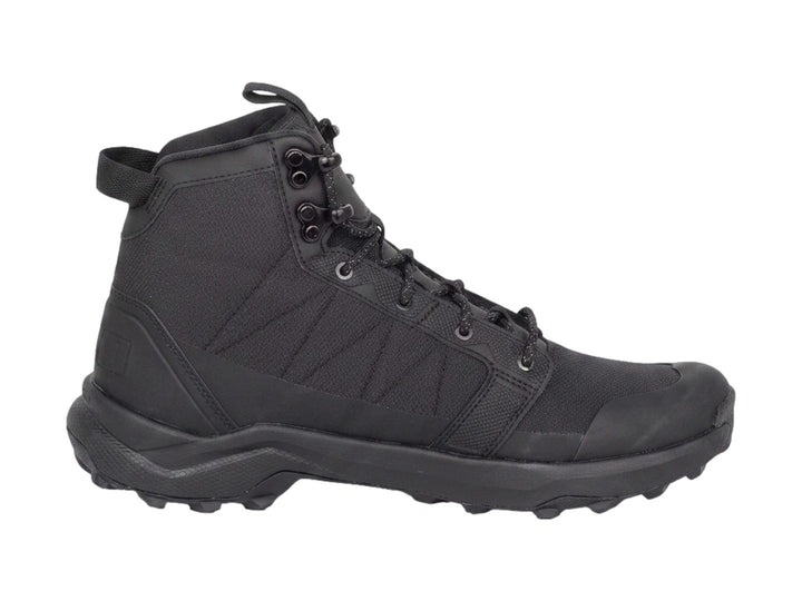 Tenis Puma Boulder WTR en color negro, estilo bota de senderismo con suela robusta y cierre de cordones.
