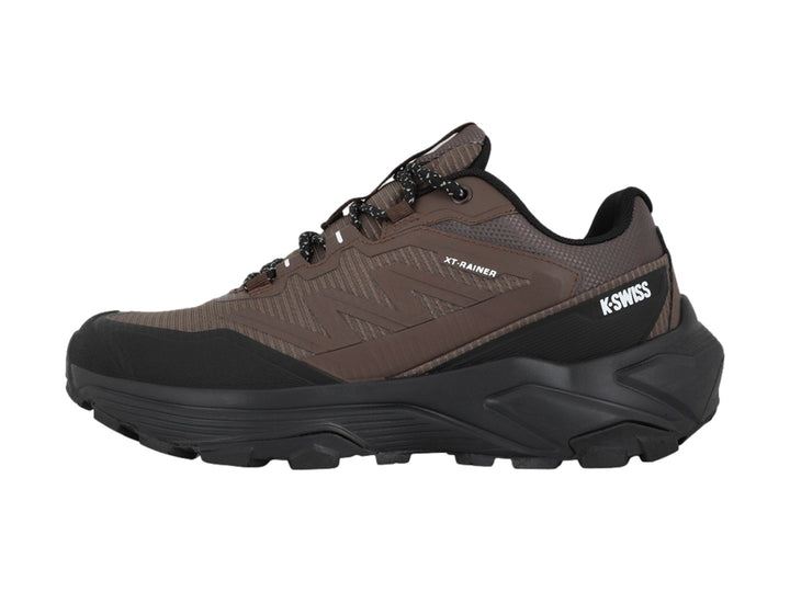 Tenis K-Swiss XR-Reiner en color café y negro con suela robusta para actividades deportivas.