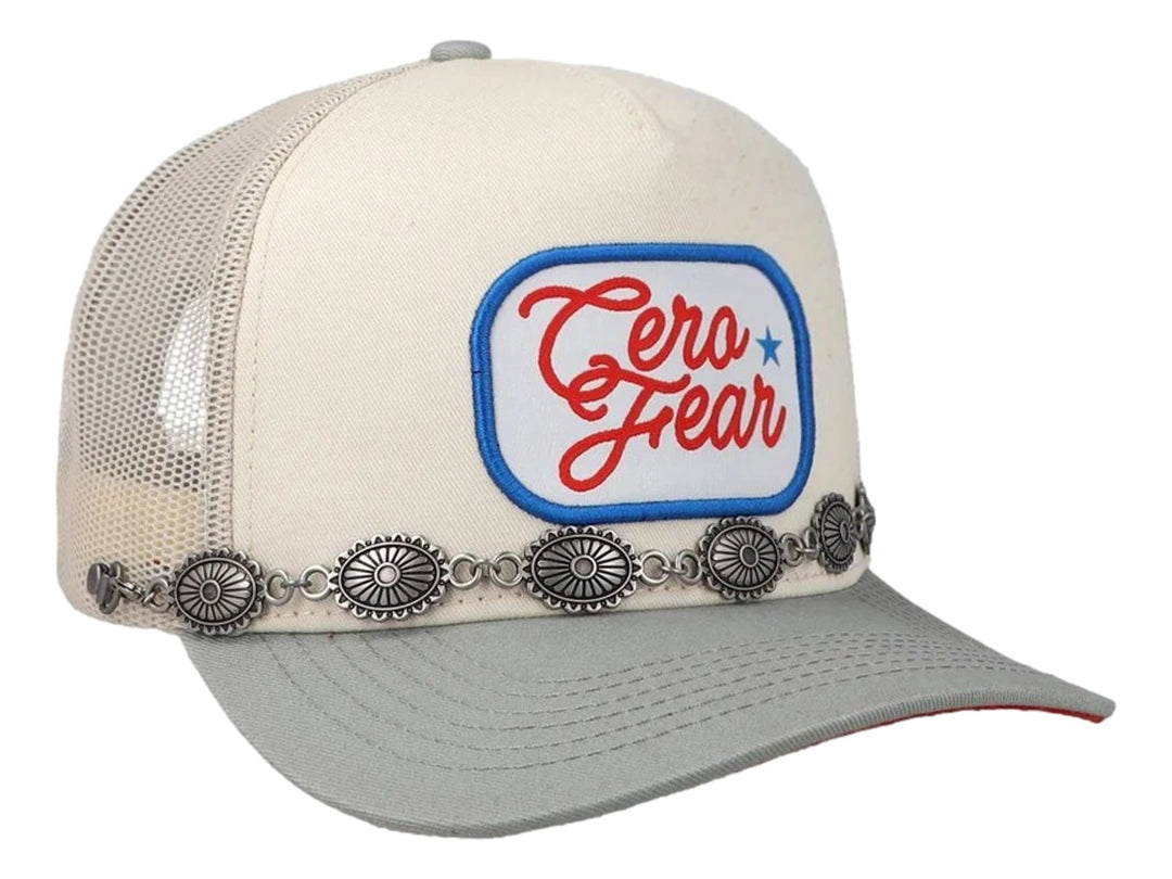 Gorra snapback color beige y gris con parche central &