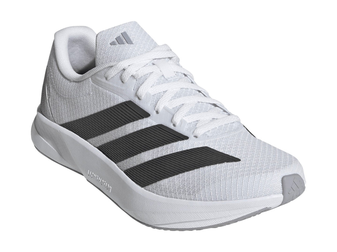 Tenis Adidas Duramo RC2 en color blanco con tres franjas grises laterales y suela blanca Lightmotion.