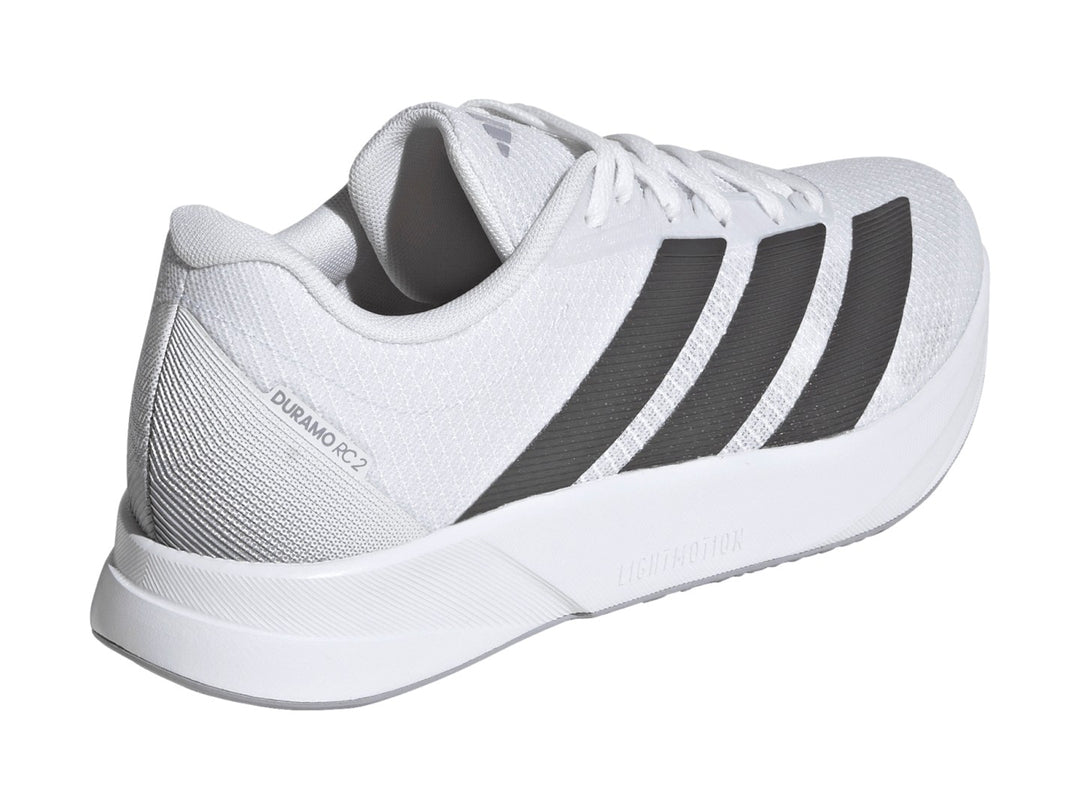 Tenis Adidas Duramo RC2 en color blanco con tres franjas grises laterales y suela blanca Lightmotion.