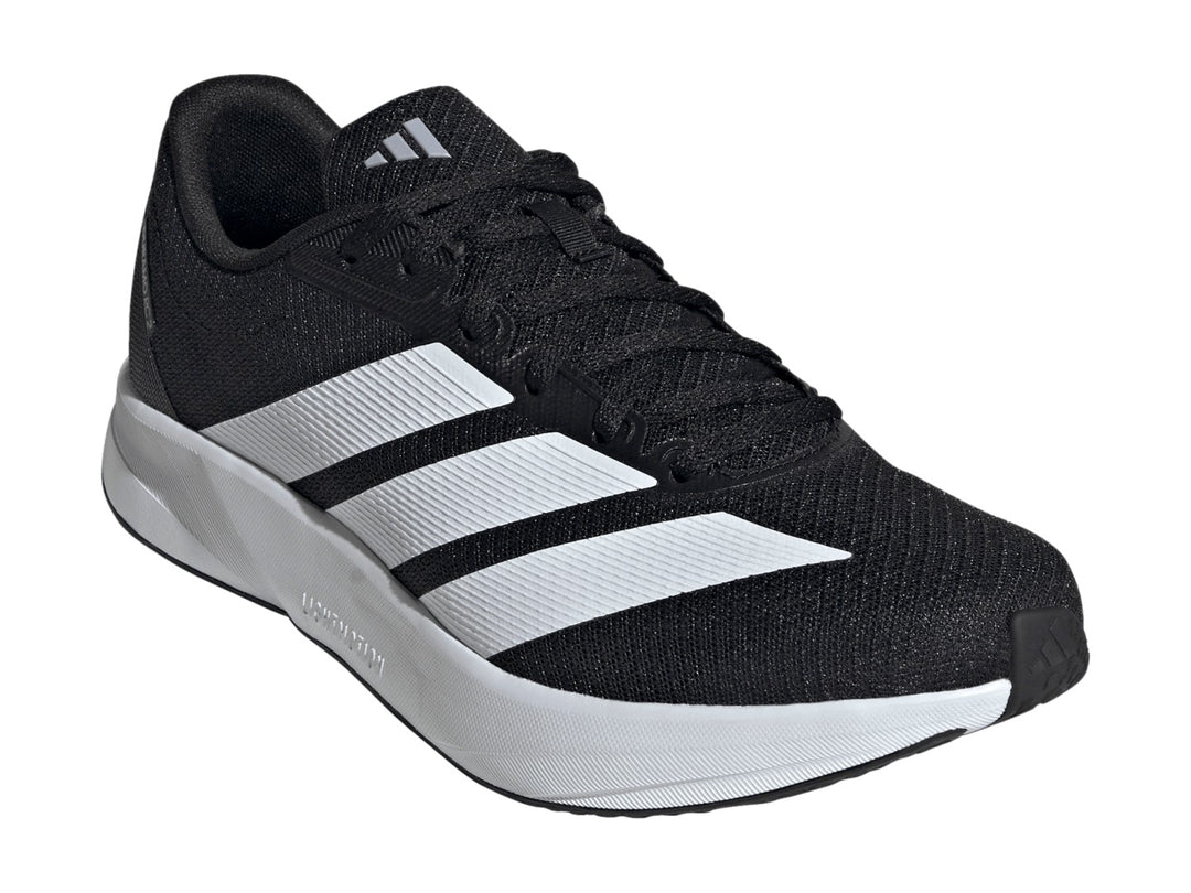 Tenis Adidas Duramo RC2 en color negro con tres franjas blancas laterales y suela blanca Lightmotion.