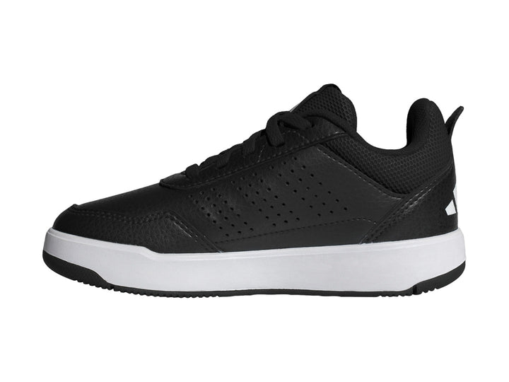 Tenis Adidas Tensaur Sport 3.0 K en color negro con tres franjas blancas laterales y suela blanca.