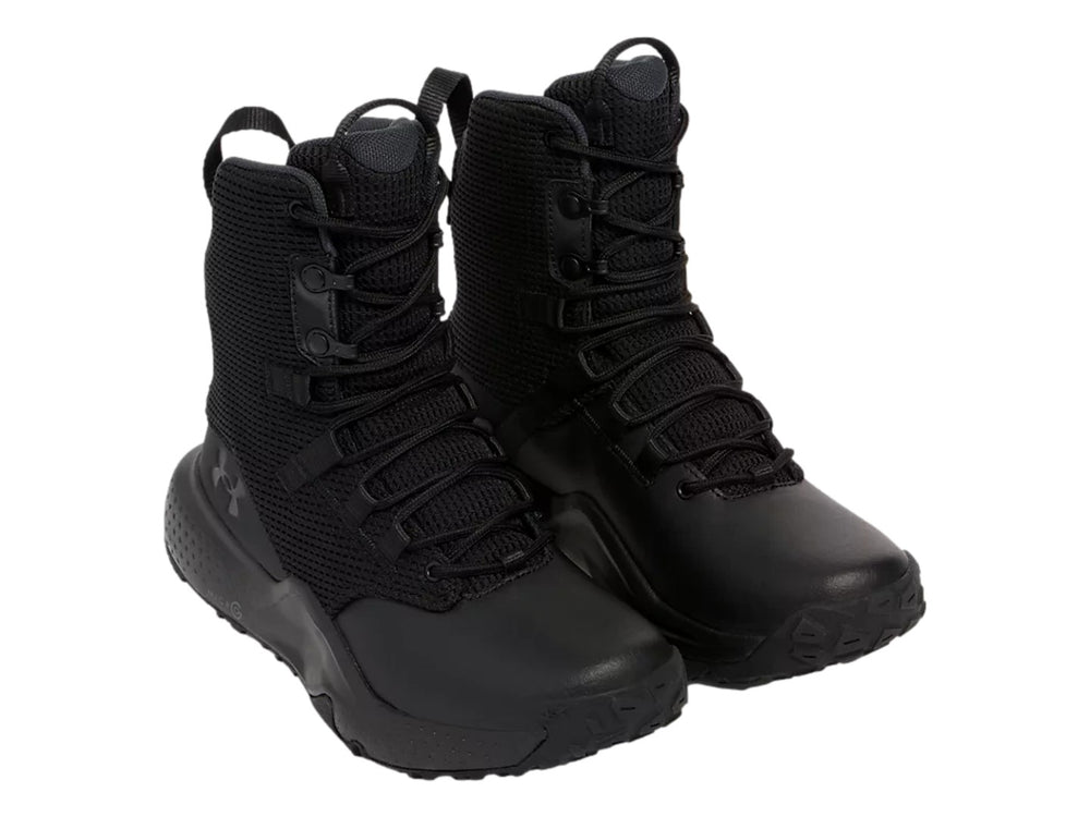 Bota Under Armour Micro G Stellar en color negro, con tejido transpirable y suela deportiva.