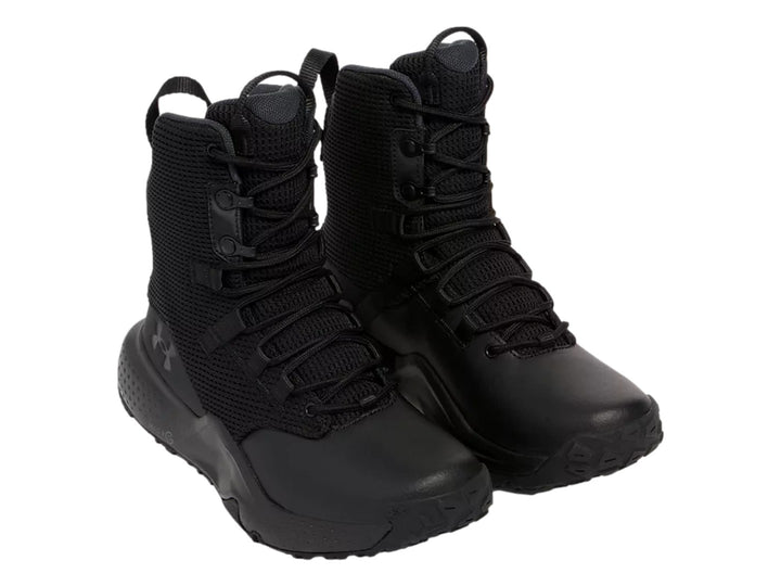 Bota Under Armour Micro G Stellar en color negro, con tejido transpirable y suela deportiva.
