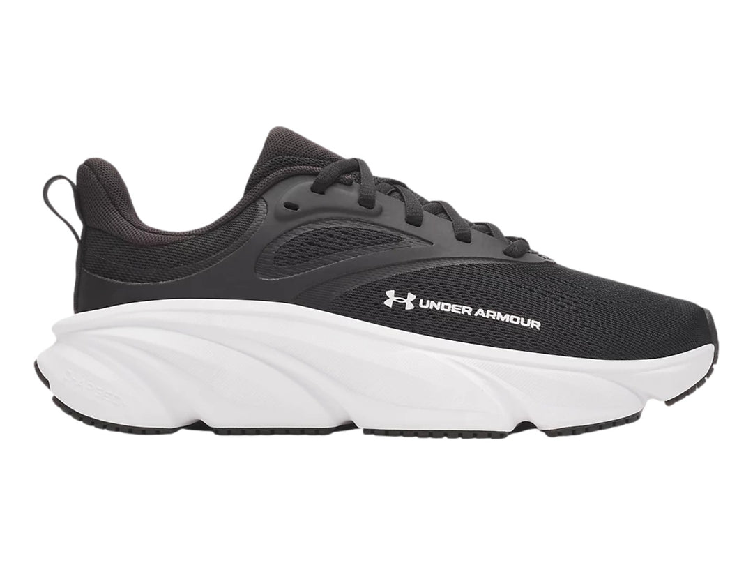 Tenis Under Armour Rogue 6 en color negro con suela blanca gruesa y diseño deportivo.
