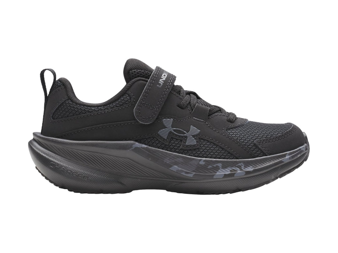 Tenis Under Armour BPS Assert 11 en color negro con detalles en antracita y cierre de velcro.