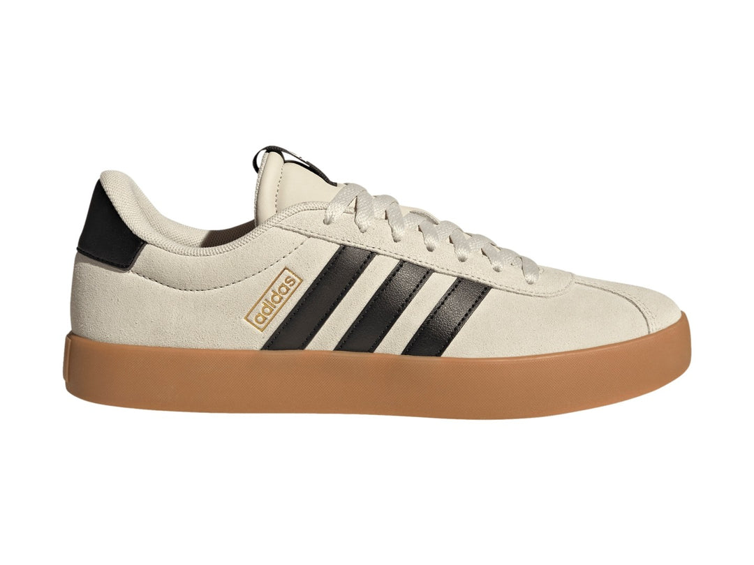 Tenis Adidas VL Court 3.0 color aluminio con franjas negras y suela color café
