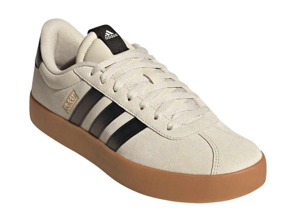 Tenis Adidas VL Court 3.0 color aluminio con franjas negras y suela color café