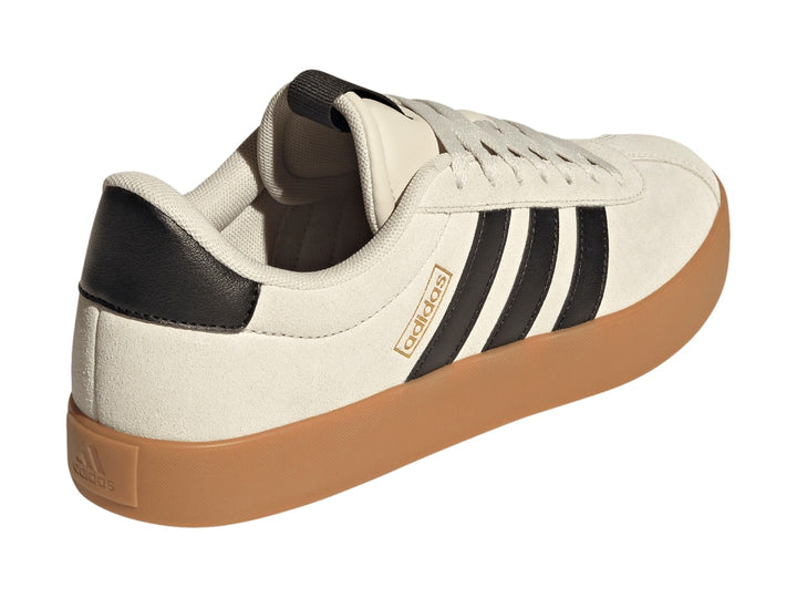 Tenis Adidas VL Court 3.0 color aluminio con franjas negras y suela color café