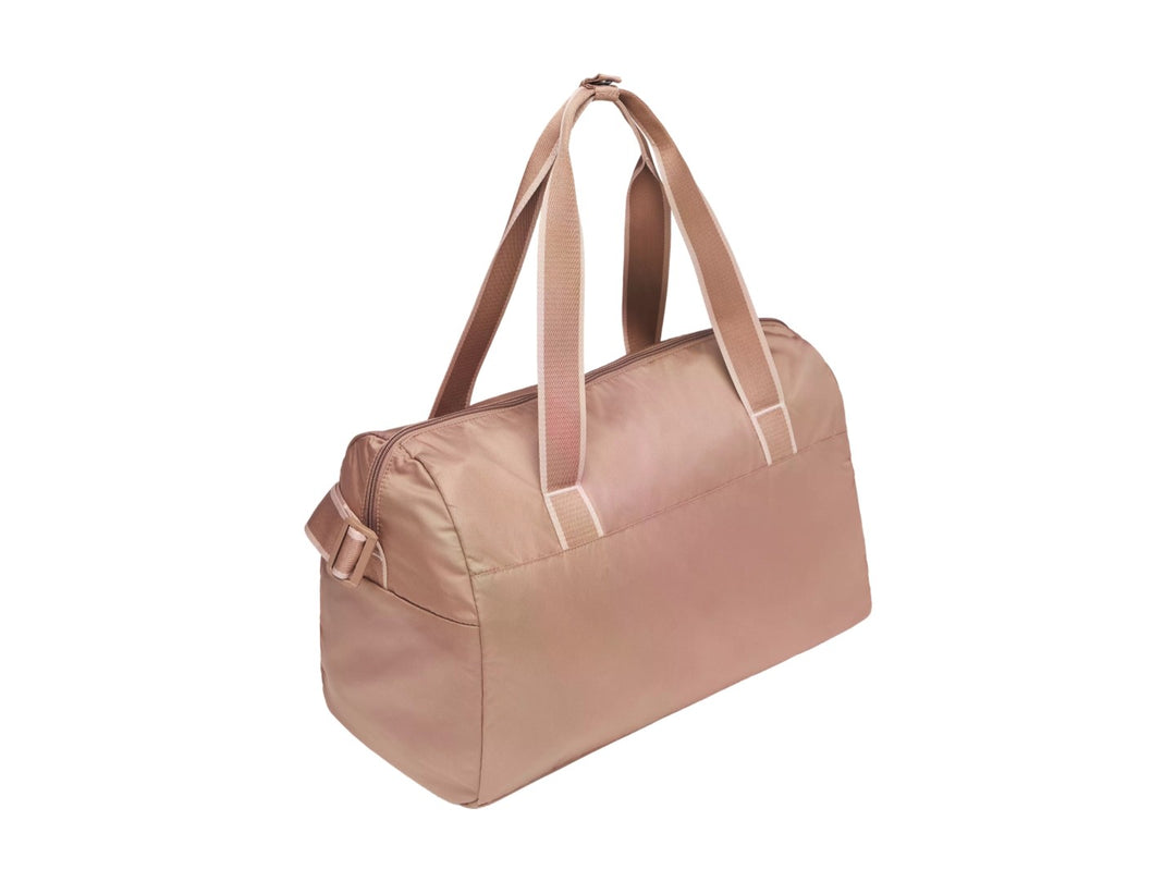 Maleta Under Armour Studio Lite Duffle en color almendra con asas y correa ajustable