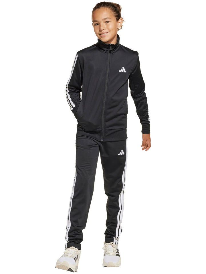 Conjunto deportivo Adidas negro con rayas blancas laterales para niño, incluye chaqueta y pantalón.