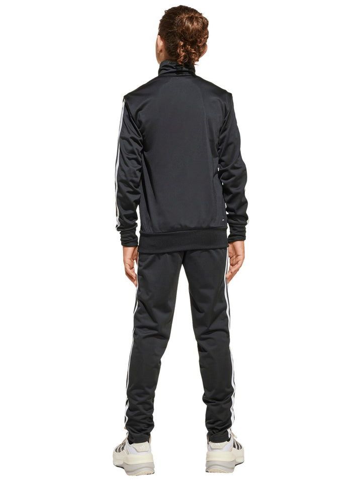 Conjunto deportivo Adidas negro con rayas blancas laterales para niño, incluye chaqueta y pantalón.