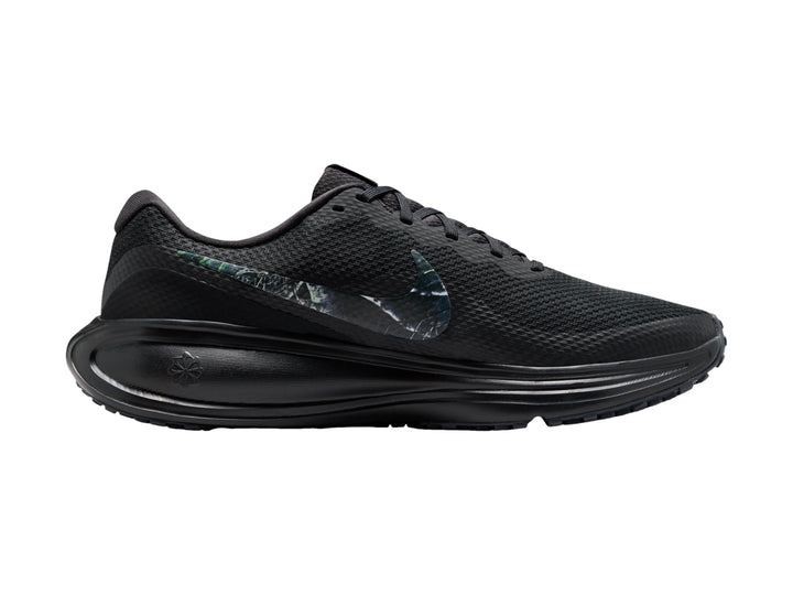 Tenis Nike Revolution 8 en color negro con suela amortiguada y tejido transpirable.