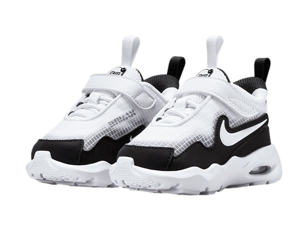 Tenis Nike Air Max Nova en colores blanco y negro con suela blanca gruesa y cierre de velcro.
