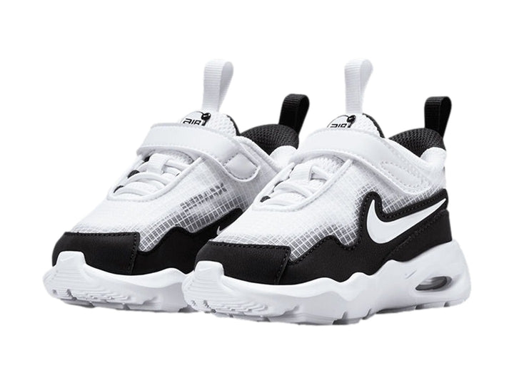 Tenis Nike Air Max Nova en colores blanco y negro con suela blanca gruesa y cierre de velcro.