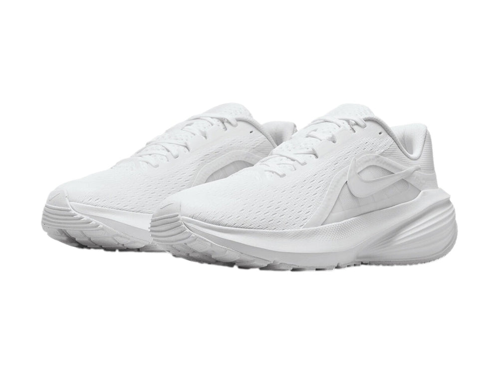 Tenis Nike Downshifter 14 en color blanco total, vista lateral sobre fondo blanco.
