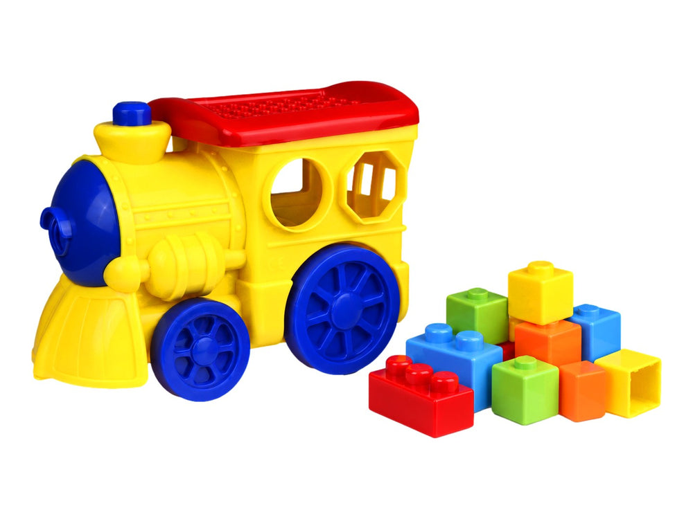 Tren de juguete amarillo con detalles en azul y rojo, incluye bloques internos, presentado en su empaque original.