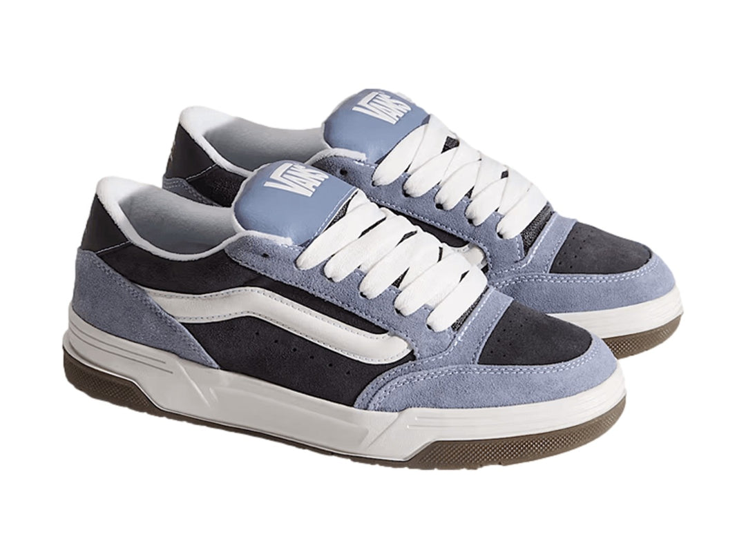 Tenis Vans Hylane en color azul Nineties Blue con detalles en blanco y suela café.