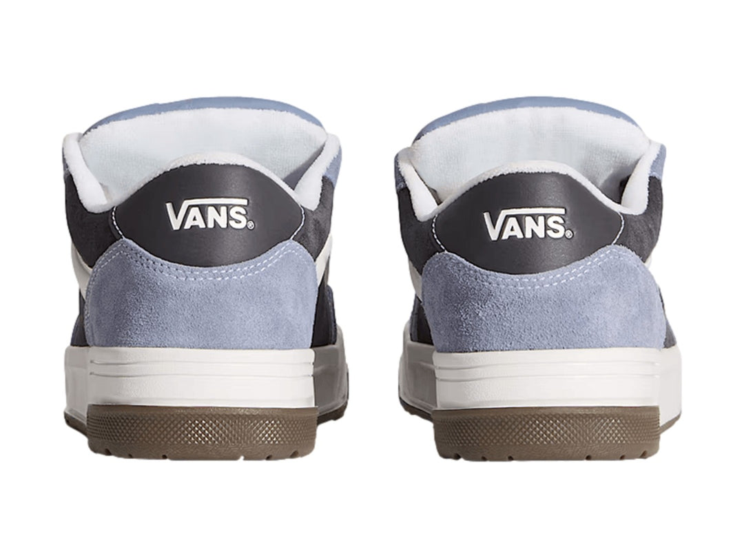 Tenis Vans Hylane en color azul Nineties Blue con detalles en blanco y suela café.