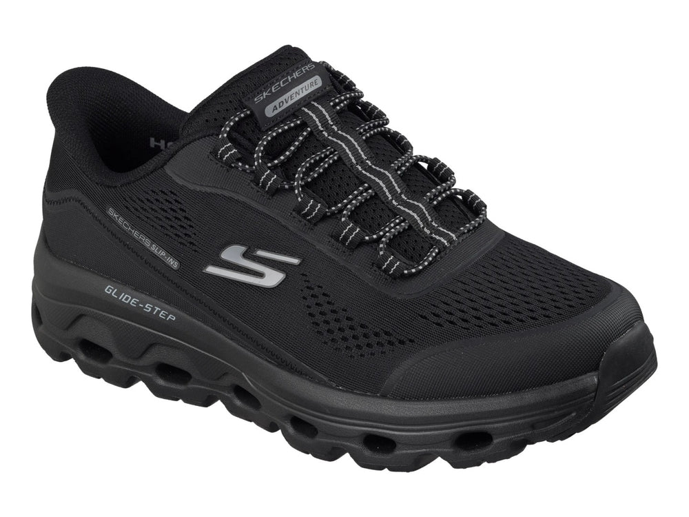 Tenis Skechers Outdoors color negro con suela Glide-Step y diseño de malla transpirable.