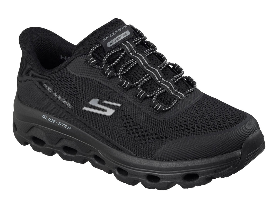 Tenis Skechers Outdoors color negro con suela Glide-Step y diseño de malla transpirable.