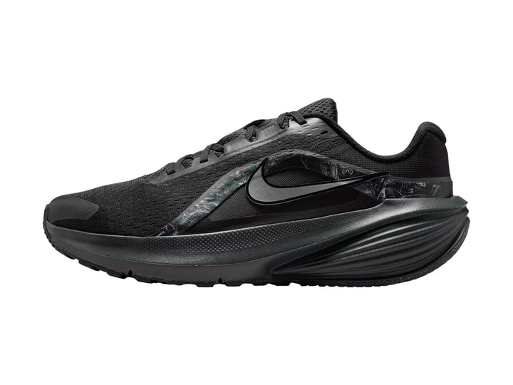 Tenis Nike Downshifter 14 en color negro total con suela amortiguada y logotipo blanco lateral.