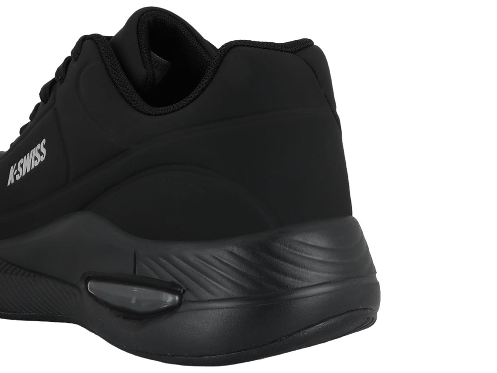 Tenis K-Swiss Lavent V en color negro monocromático con suela amortiguada y acabado mate.