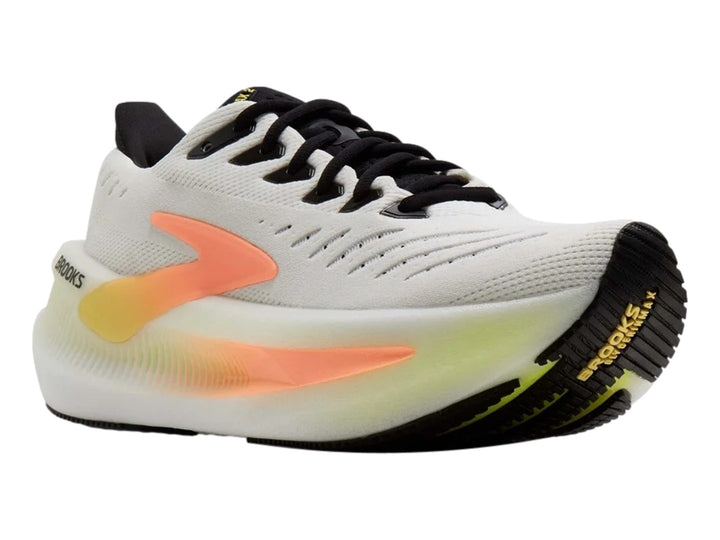 Tenis Brooks Glycerin Max 2 color blanco con detalles en amarillo y naranja y suela blanca gruesa