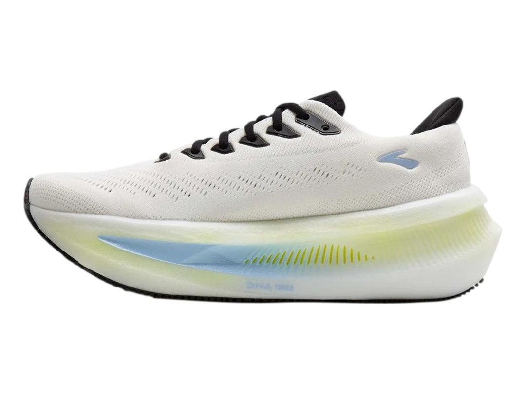 Tenis Brooks Glycerin Max 2 en color blanco con detalles degradados en azul y amarillo y agujetas negras.