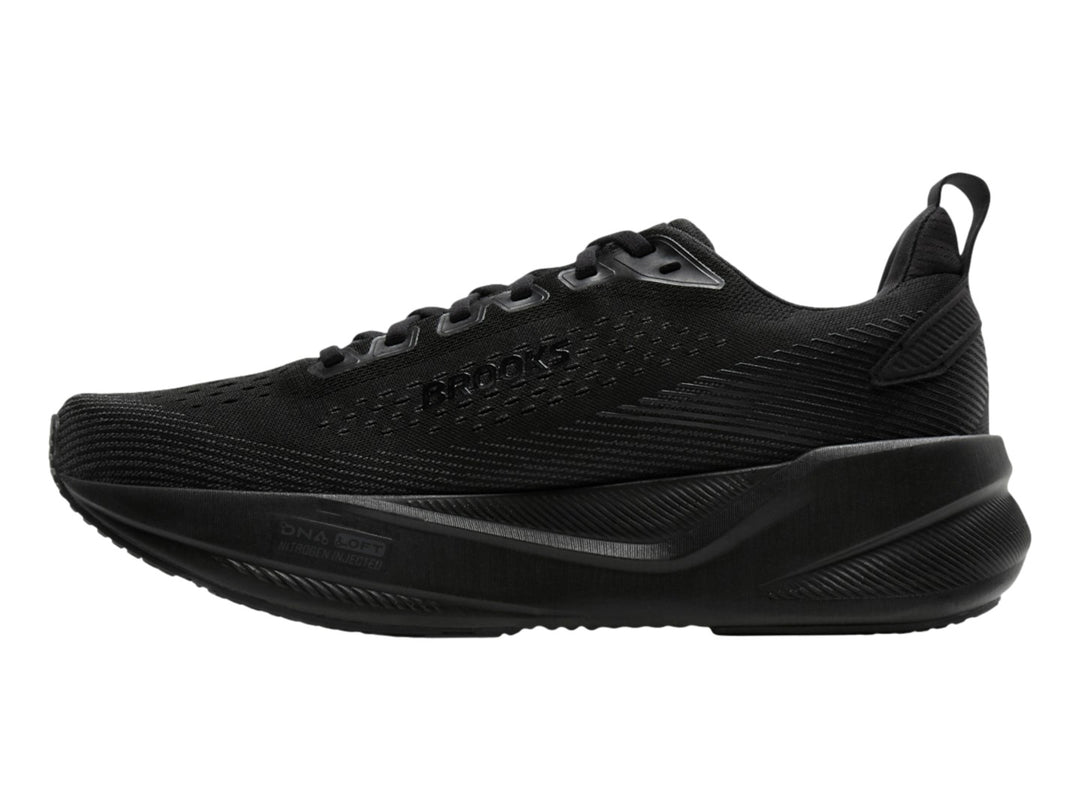 Tenis Brooks Ghost Max 4 en color negro total, vista lateral sobre fondo blanco.