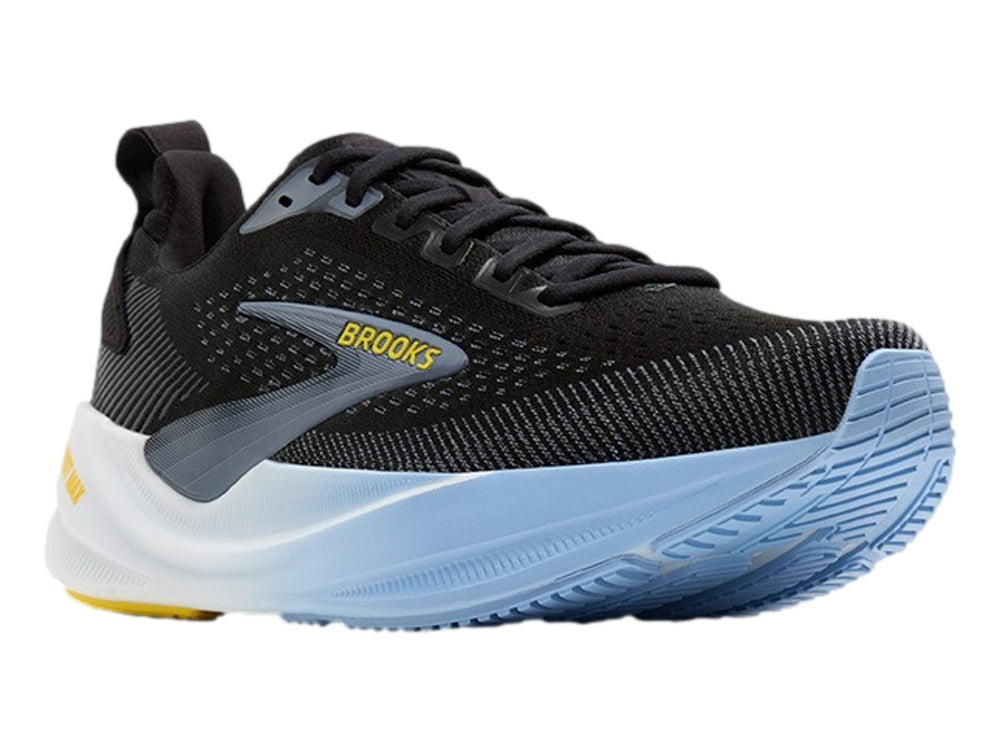 Tenis Brooks Ghost Max 4 en color negro con suela blanca y detalles en azul claro y amarillo.