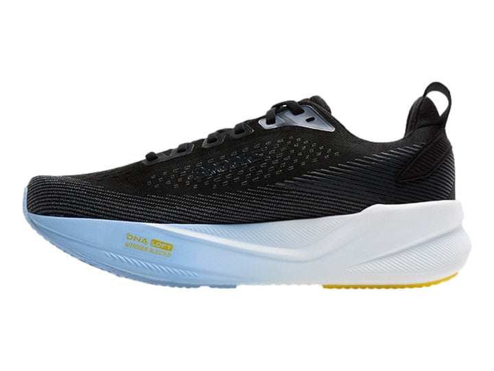 Tenis Brooks Ghost Max 4 en color negro con suela blanca y detalles en azul claro y amarillo.