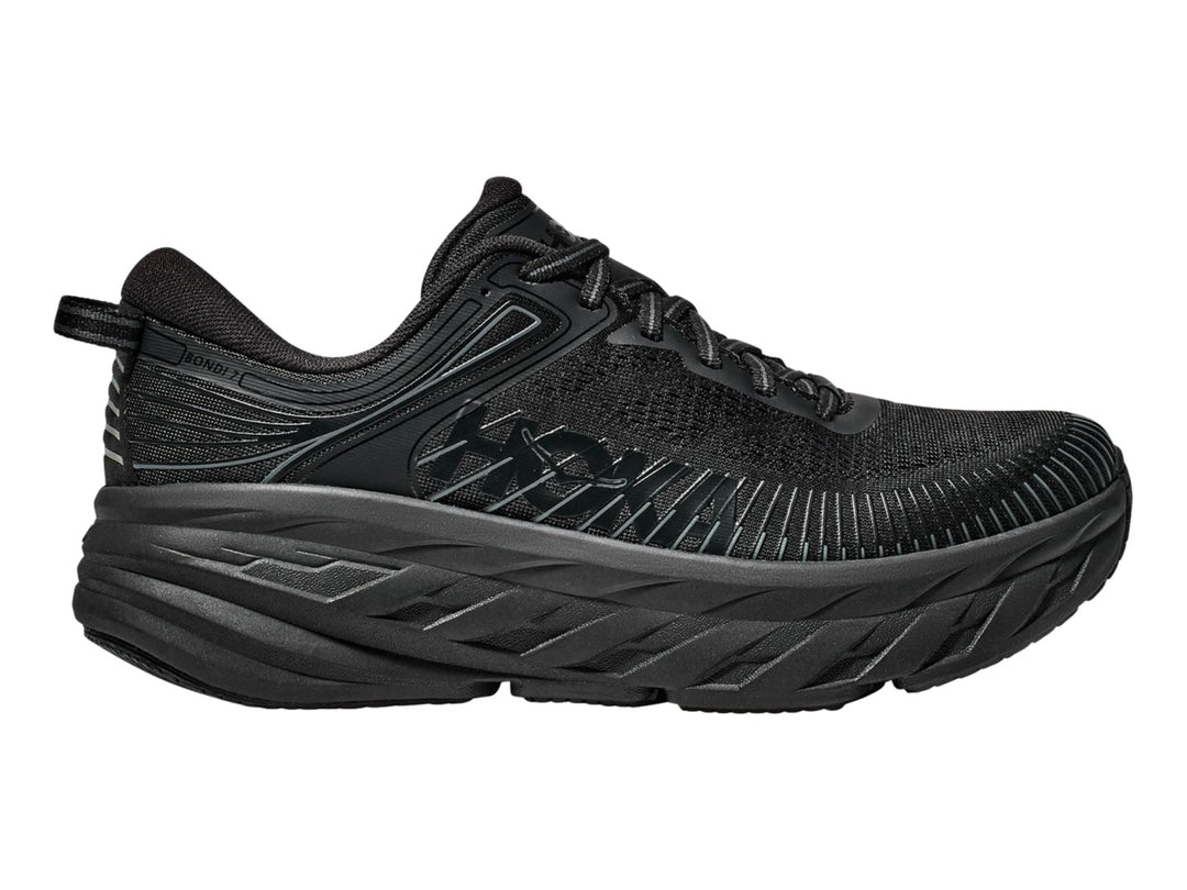 Tenis Hoka Bondi 7 en color negro total, con suela gruesa y malla transpirable.