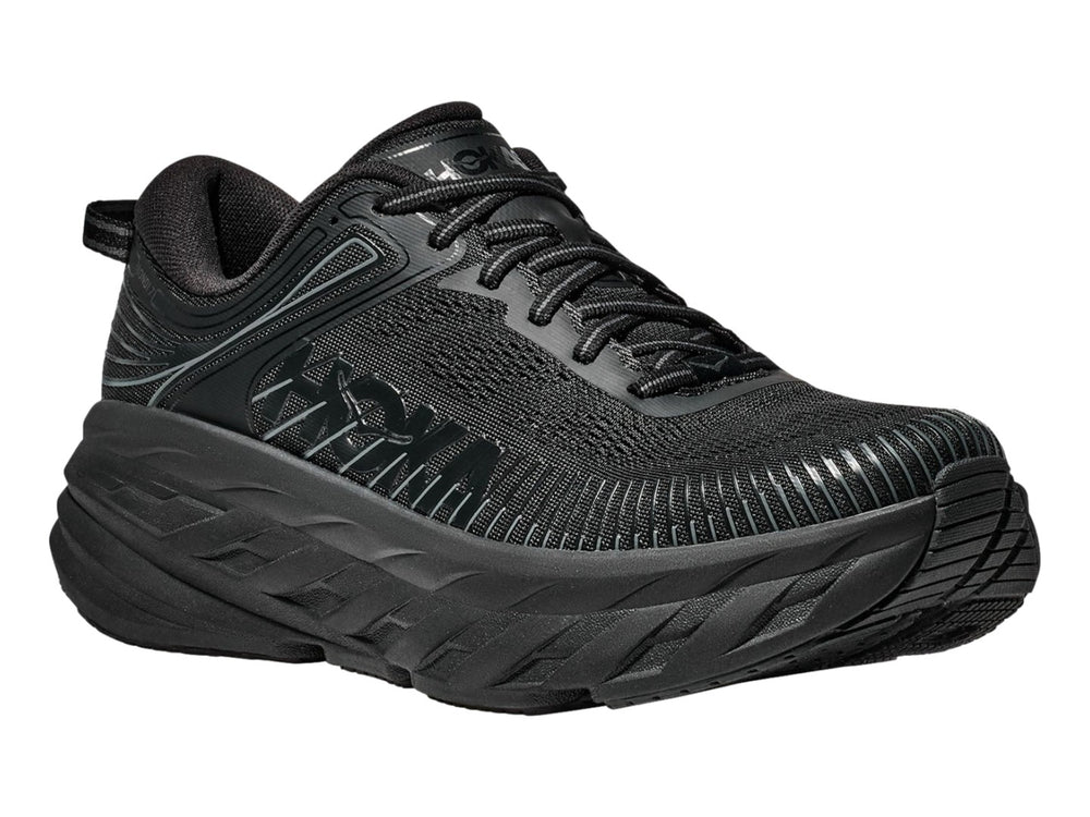 Tenis Hoka Bondi 7 en color negro total, con suela gruesa y malla transpirable.