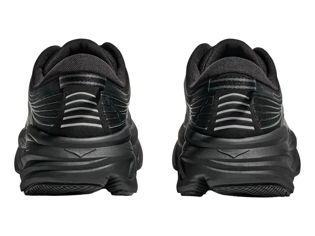 Tenis Hoka Bondi 7 en color negro total, con suela gruesa y malla transpirable.