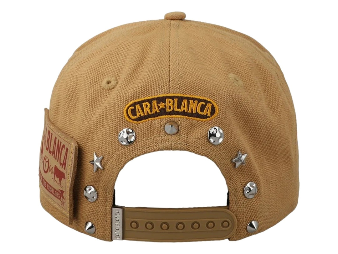 Gorra Cara Blanca en color bronce con visera café oscuro y letras CB bordadas en el frente.
