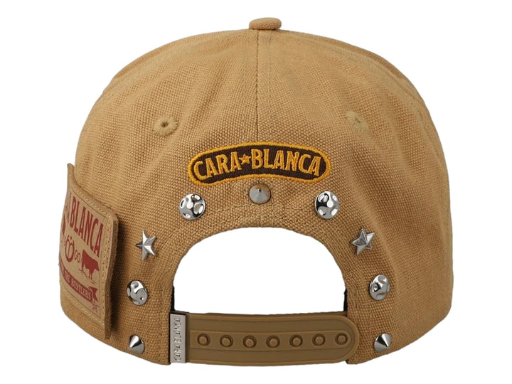 Gorra Cara Blanca en color bronce con visera café oscuro y letras CB bordadas en el frente.
