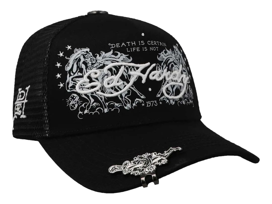 Gorra snapback negra de Cara Blanca con bordados blancos de caballos y texto Death is Certain