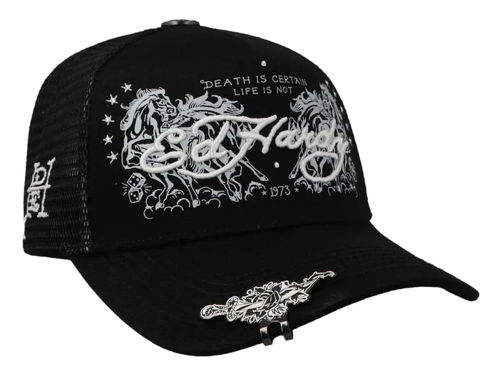 Gorra snapback negra de Cara Blanca con bordados blancos de caballos y texto Death is Certain